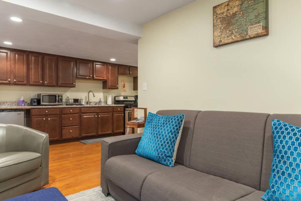 Appartamento Parking - Private Entrance - King Beds Boston Esterno foto